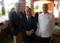 Rafael Ansón, junto a José Luis Zubieta y el chef Jesús González | Foto: J.L.C.