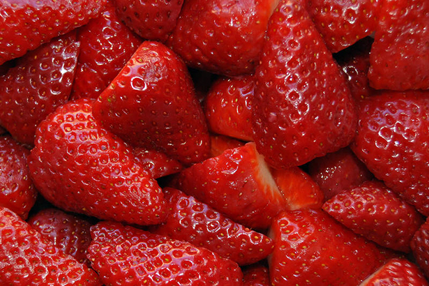 El consumo de fresas disminuyó los niveles de colesterol malo y triglicéridos en un experimento con voluntarios | Imagen: SINC