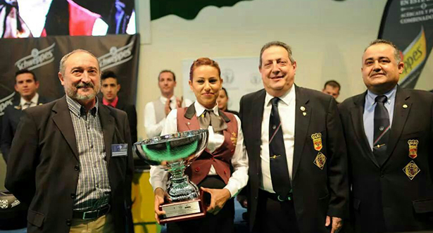 Vanesa Luis Brito, del hotel IBEROSTAR Anthelia, se alzó como campeona del certamen absoluto de coctelería de Canarias 