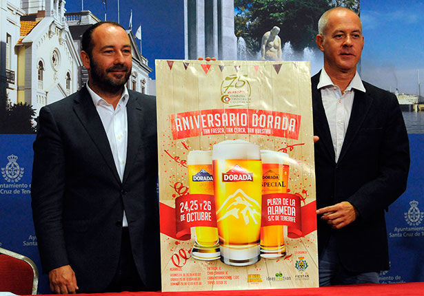 El concejal de Fiestas, Fernando Ballesteros, y el responsable de Comunicación y Relaciones Externas de Cervecera de Canarias, Luis Durango