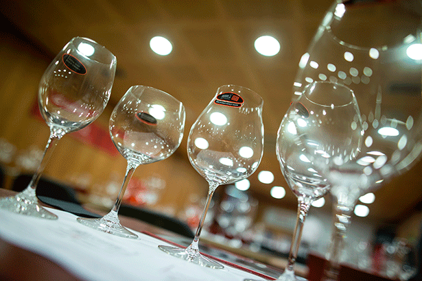 Las copas han sido diseñadas para disfrutar mejor de los vinos | Foto: Andrés Gutiérrez