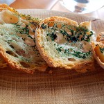 Pan de algas para acompañar el tartar de langostinos | Foto: J.L.C.