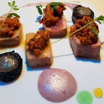 Tacos de atún con pisto de roca (mejillones y lapas), morcilla de pulpo y calamar en salsa verde | Foto: J.L.C.