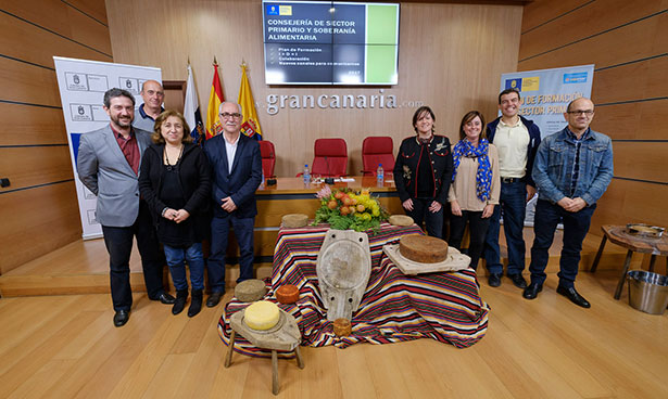 El consejero de Soberanía Alimentaria, Miguel Hidalgo (tercero por la izquierda, durante la presentación del plan | Foto: Cabildo de Gran Canaria
