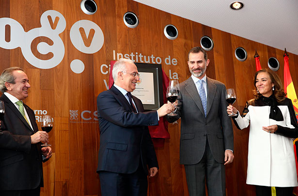 Felipe VI, durante el brindis en la inauguración del Instituto de Ciencias de la Vid y del Vino | Foto: ICVV