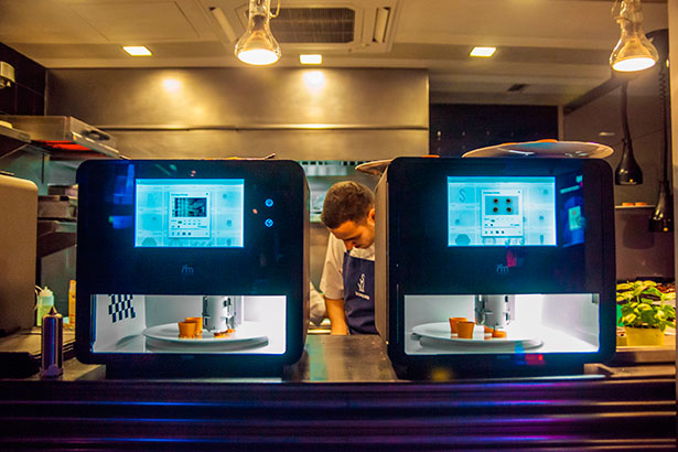 La impresora 3D, en plena faena en la cocina de un restaurante | Foto: Natural Machines