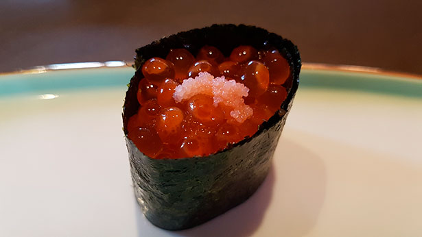 Alga rellena de huevas de  Ikura del restaurante Sensu | Foto: J.L.C.