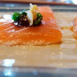 Usuzukuri de salmón con ajo negro | Foto: J.L.C.
