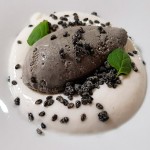 Espuma de yogurt griego y helado de sésamo negro | Foto: J.L.C.