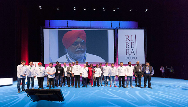 Los representantes de la cocina India, sobre el escenario del Kursaal | Foto: Coconut