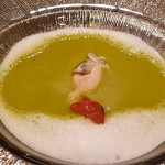Sopa de perejil con ostra y tomate semi seco | Foto: J.L.C.