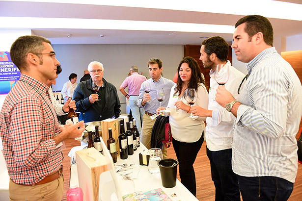 La participación de vinos canarios en el Salón de la Guía Peñín fue escasa | Foto: Sergio Méndez