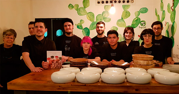 Safe Cruz, en la foto junto a su equipo, realizará una exhibición gastronómica | Foto: J.L. Conde