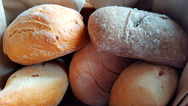 El pan es un alimento cotidiano que forma parte de nuestra dieta | Foto: J.L. Conde