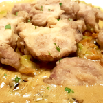 Las Chozas: Sesos rebozados con salsa de curry y salteado de verduras | Foto: J.L. Conde