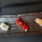 Sushi de calamar, lomo de atún y lubina | Foto: José L. Conde