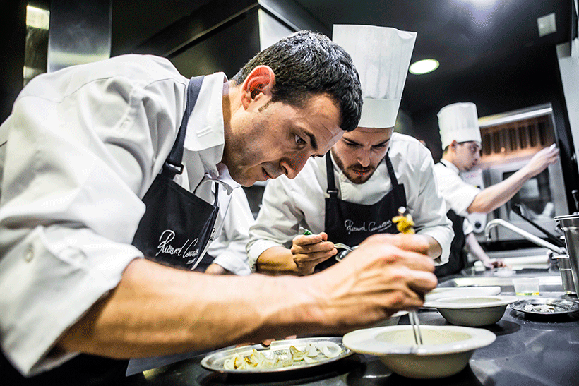 Ricard Camarena, en las cocinas de su restaurante | Foto: ricardcamarena.com
