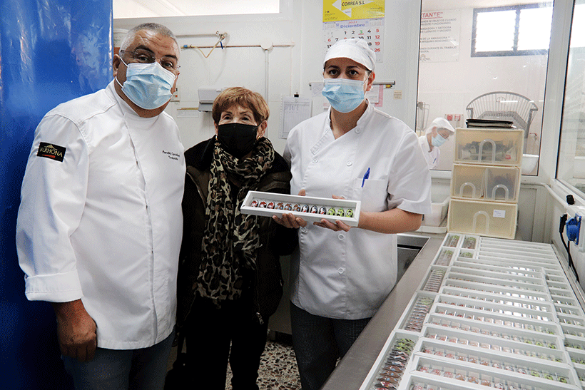Teobaldo Méndez, Maribel Nazco y Alejandra Hernández, maestra chocolatera de El Aderno | Foto: Gustavo Reneses