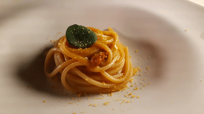 Sapore de mare (espagueti con ajo aceite y erizo de mar) de Nico Pavanelli | Foto: José L. Conde