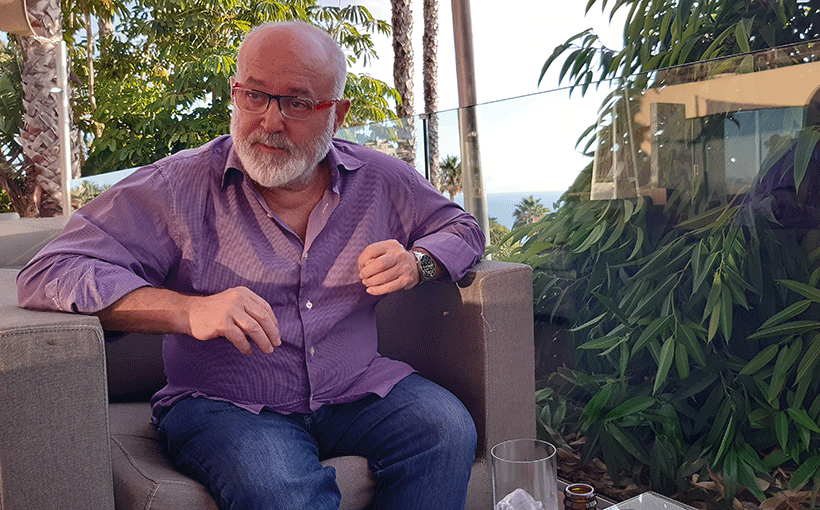 Ricardo Sanz, durante la entrevista en la terraza del restaurante Kabuki, en el hotel Abama | Foto: José L. Conde