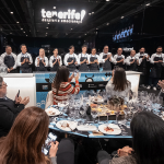 Foto de familia de los chefs y los ayudantes que participaron en el menú de los hoteles en Madrid Fusión | Foto: Luz Sosa