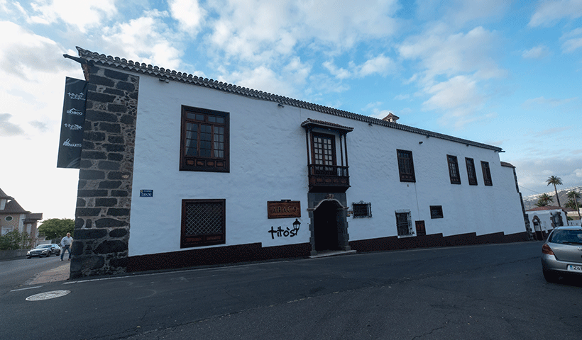 Fachada de la Casa Ábaco, nuevo centro de gastronomía y ocio en Puerto de la Cruz | Foto: Fran Pallero