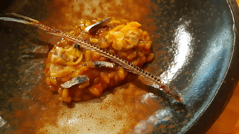 Arroz marino con anchoas del chef Diego Schattenhofer | Foto: José L. Conde
