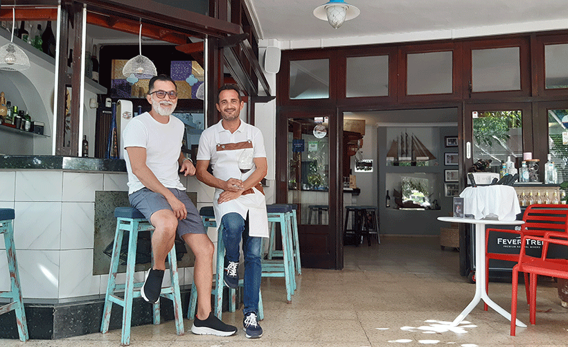 Fran (i) y Mario son la tercera generación al frente de Casa Pancho | Foto: José L. Conde