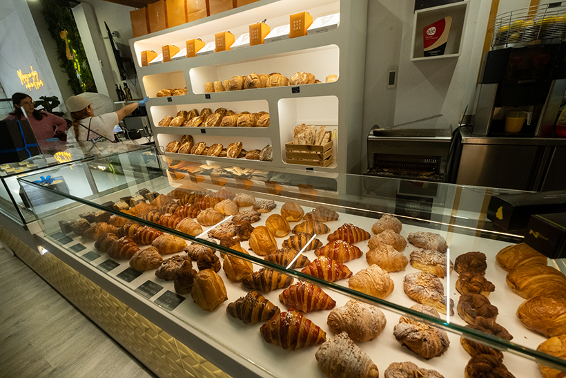 Vista del mostrador de la panadería y pastelería Zulay en La Laguna | Foto: Fran Pallero